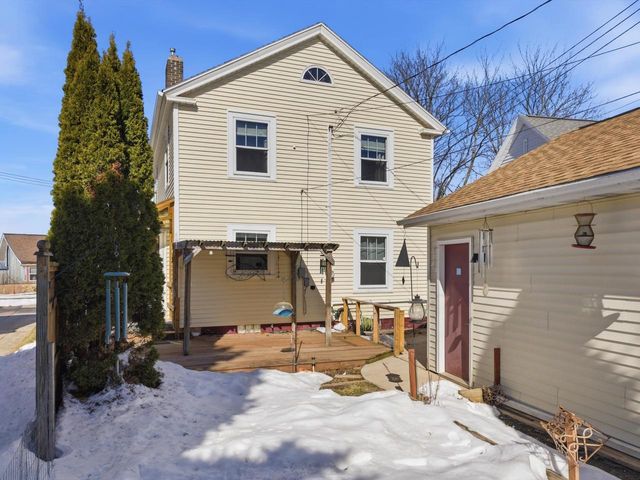 519 Riverview DRIVE, Manitowoc, WI 54220