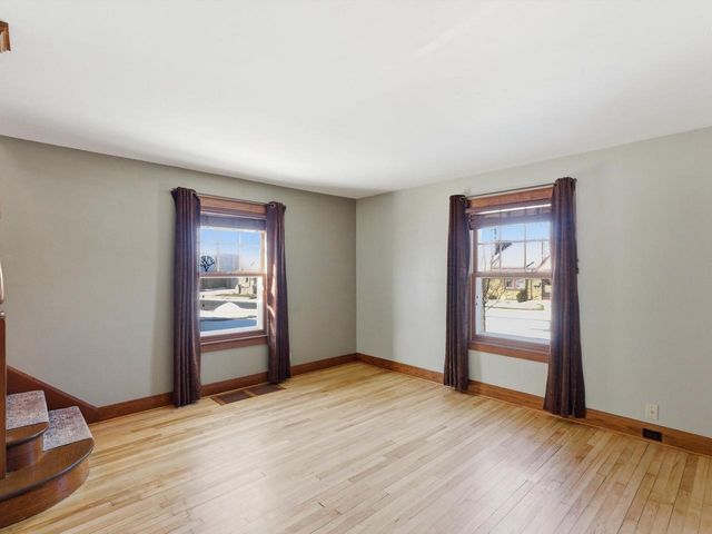 519 Riverview DRIVE, Manitowoc, WI 54220