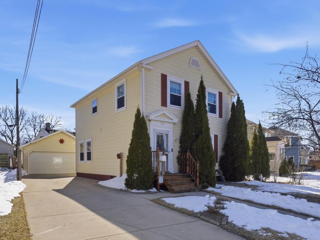 519 Riverview DRIVE, Manitowoc, WI 54220