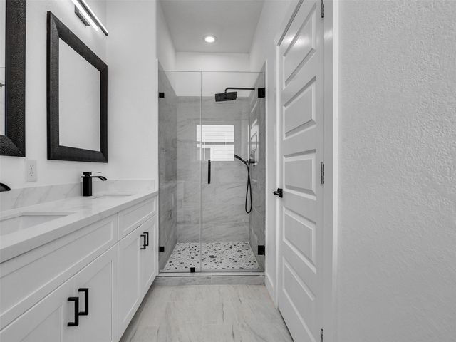 5130 Clover Street A, Houston, TX 77033