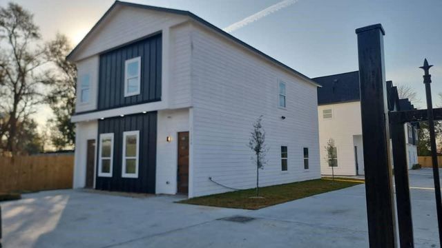 5130 Clover Street A, Houston, TX 77033