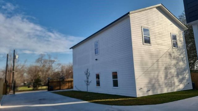 5130 Clover Street A, Houston, TX 77033