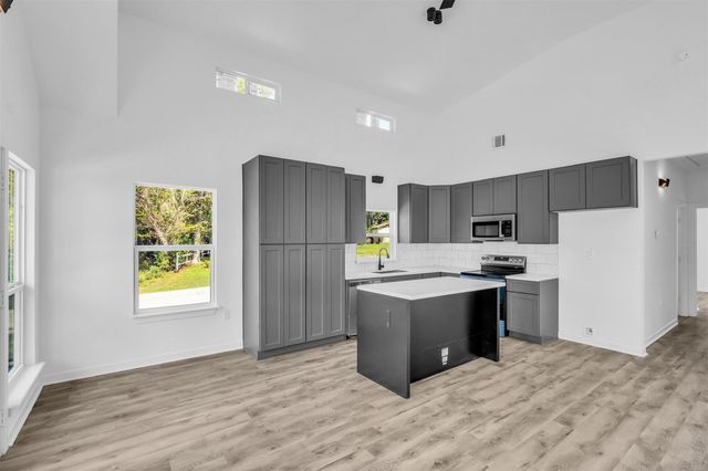 117 Rain Forest Road, Onalaska, TX 77360