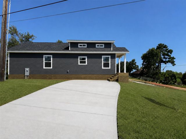 117 Rain Forest Road, Onalaska, TX 77360