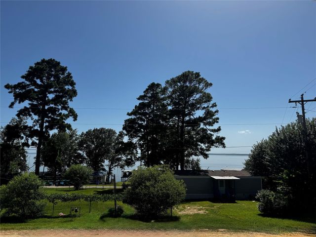 117 Rain Forest Road, Onalaska, TX 77360