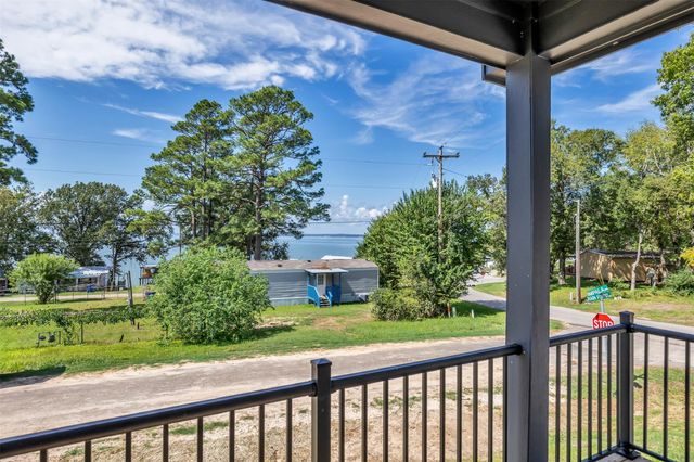 117 Rain Forest Road, Onalaska, TX 77360