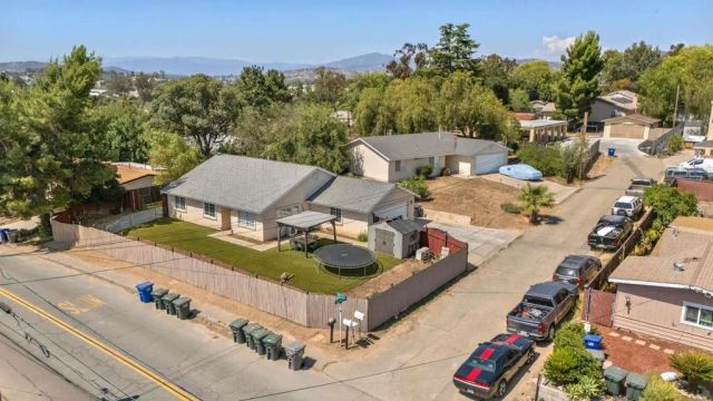 722 8th Street, Ramona, CA 92065