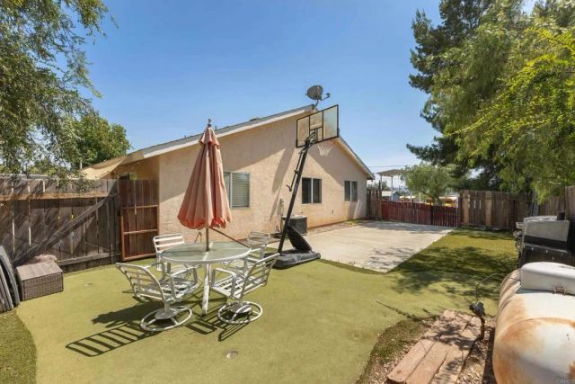 722 8th Street, Ramona, CA 92065