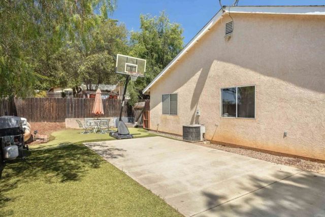 722 8th Street, Ramona, CA 92065