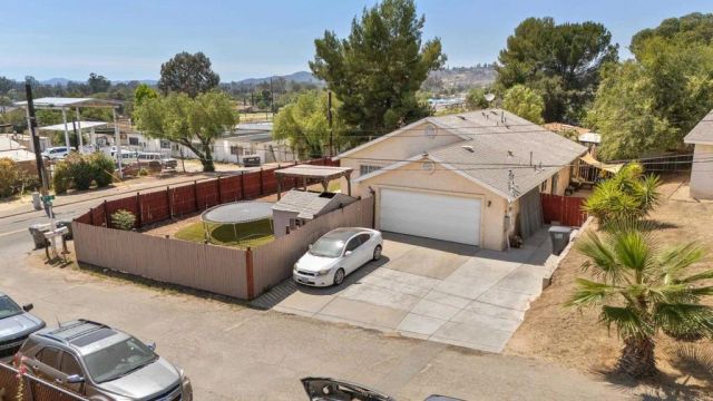 722 8th Street, Ramona, CA 92065