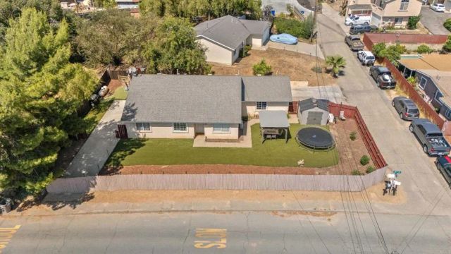 722 8th Street, Ramona, CA 92065