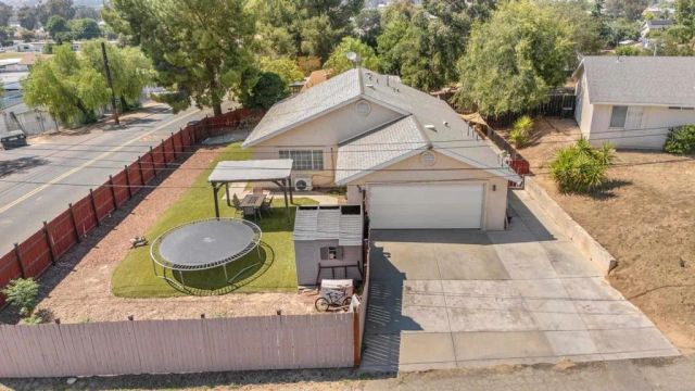 722 8th Street, Ramona, CA 92065