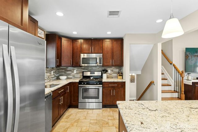 16 Neptune Place, Colonia, NJ 07067