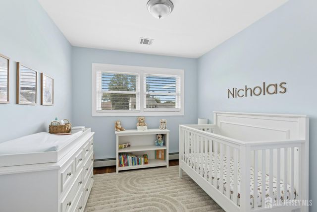 16 Neptune Place, Colonia, NJ 07067