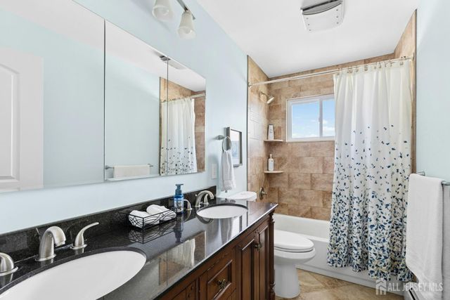 16 Neptune Place, Colonia, NJ 07067