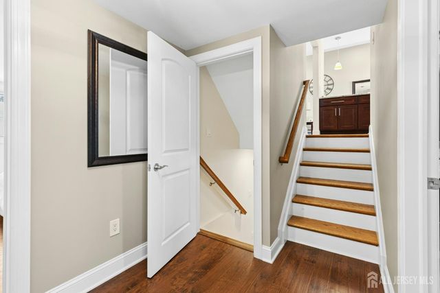 16 Neptune Place, Colonia, NJ 07067