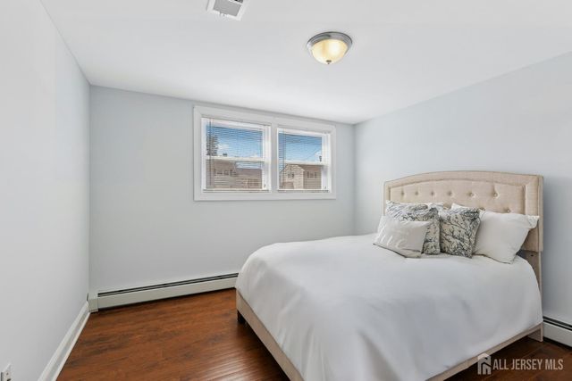 16 Neptune Place, Colonia, NJ 07067