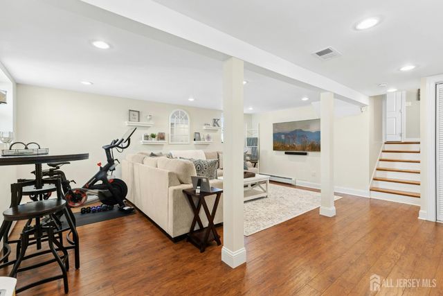 16 Neptune Place, Colonia, NJ 07067