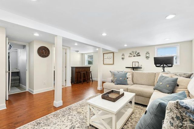 16 Neptune Place, Colonia, NJ 07067