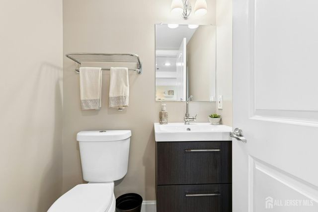 16 Neptune Place, Colonia, NJ 07067