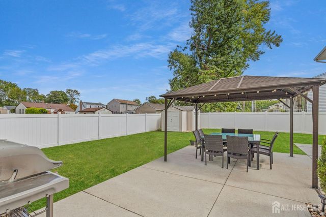 16 Neptune Place, Colonia, NJ 07067