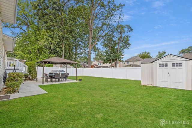 16 Neptune Place, Colonia, NJ 07067