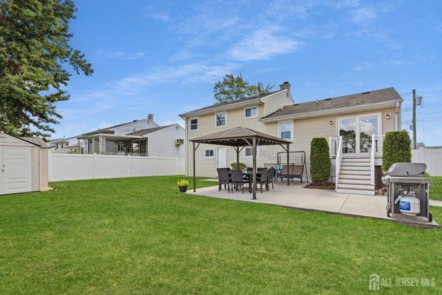 16 Neptune Place, Colonia, NJ 07067