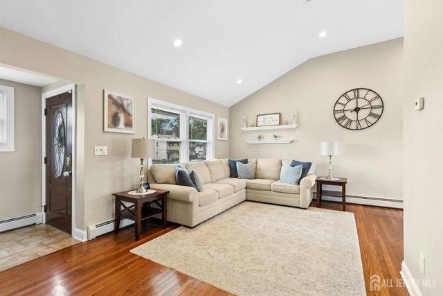 16 Neptune Place, Colonia, NJ 07067