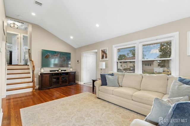 16 Neptune Place, Colonia, NJ 07067