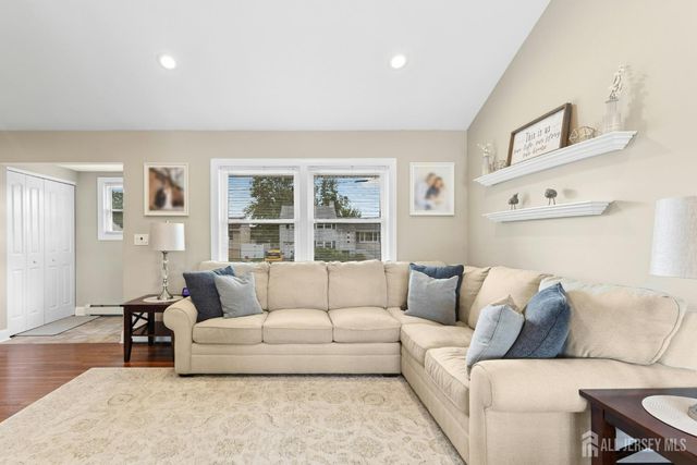 16 Neptune Place, Colonia, NJ 07067