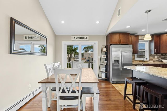 16 Neptune Place, Colonia, NJ 07067