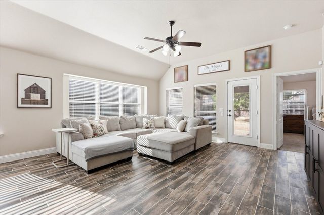 324 Sherbrook Street, Van Alstyne, TX 75495