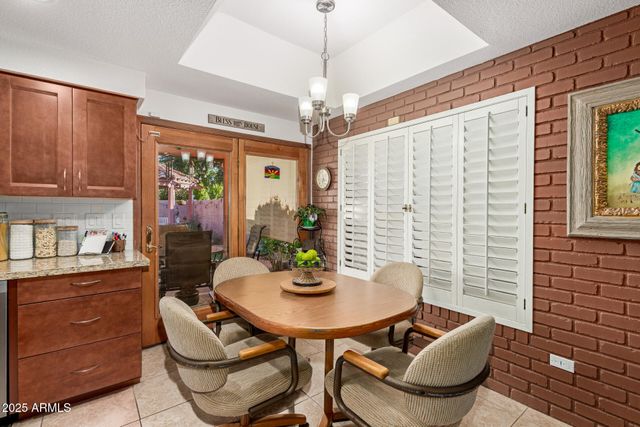 6231 W GRANDVIEW Road, Glendale, AZ 85306