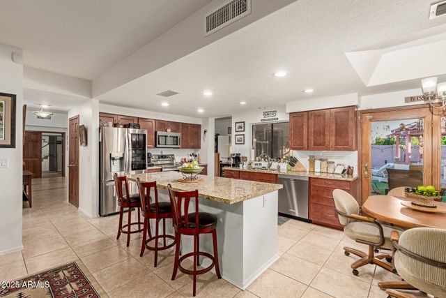 6231 W GRANDVIEW Road, Glendale, AZ 85306