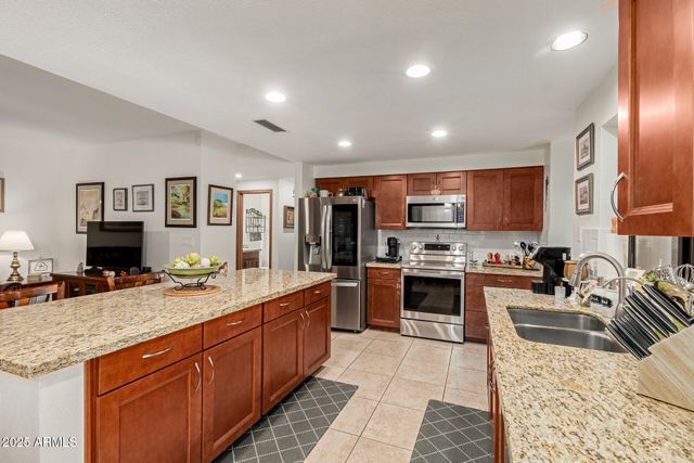 6231 W GRANDVIEW Road, Glendale, AZ 85306