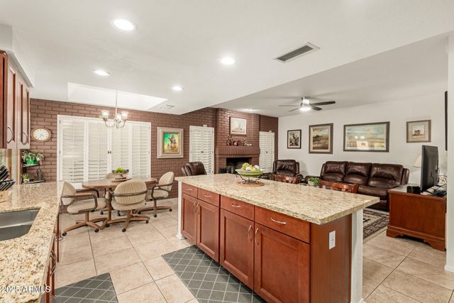 6231 W GRANDVIEW Road, Glendale, AZ 85306