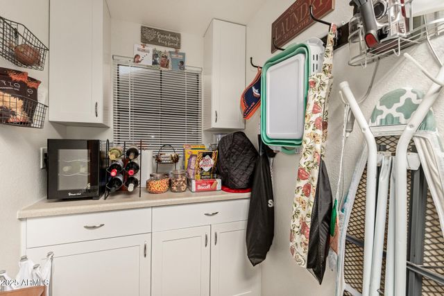 6231 W GRANDVIEW Road, Glendale, AZ 85306