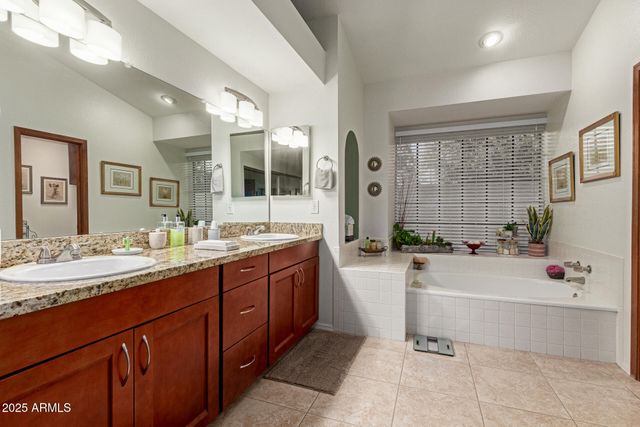 6231 W GRANDVIEW Road, Glendale, AZ 85306