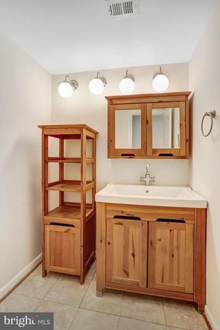 1944 WINTERPORT CL, Reston, VA 20191