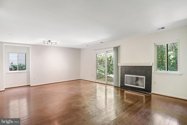 1944 WINTERPORT CL, Reston, VA 20191