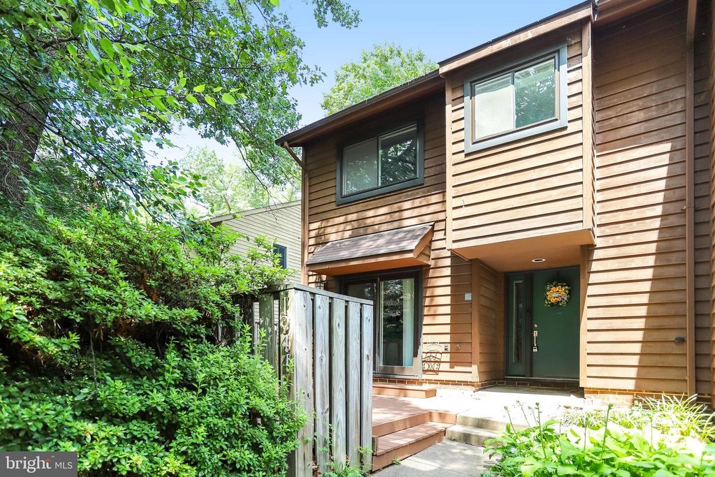 1944 WINTERPORT CL, Reston, VA 20191