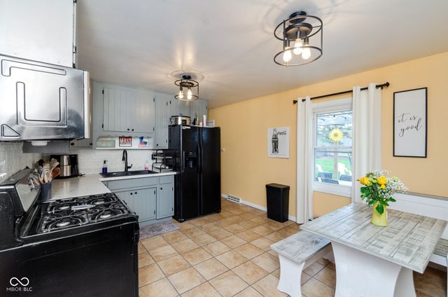 525 Park Avenue, Greenwood, IN 46143