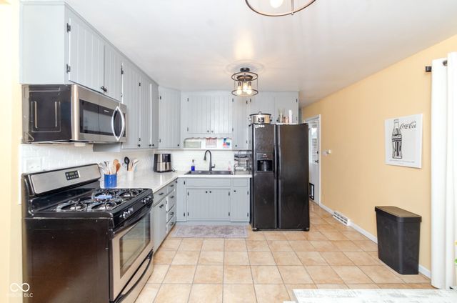 525 Park Avenue, Greenwood, IN 46143