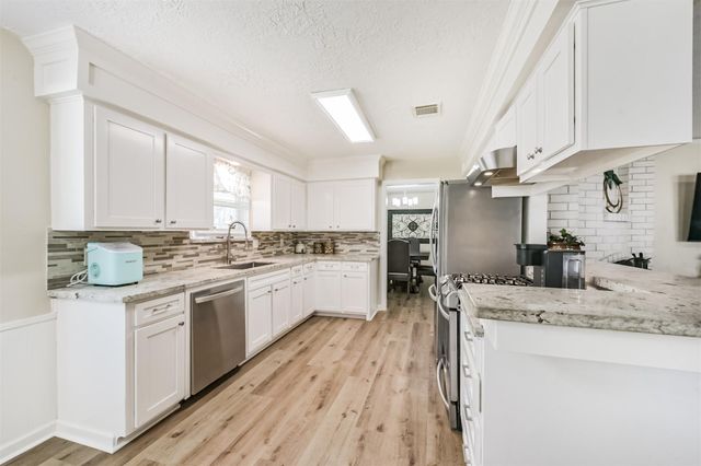 2011 N Palm Court, Pasadena, TX 77502