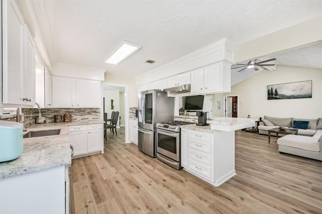 2011 N Palm Court, Pasadena, TX 77502