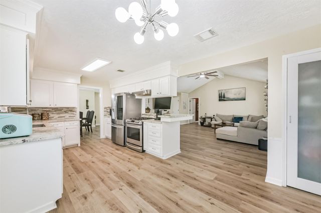 2011 N Palm Court, Pasadena, TX 77502