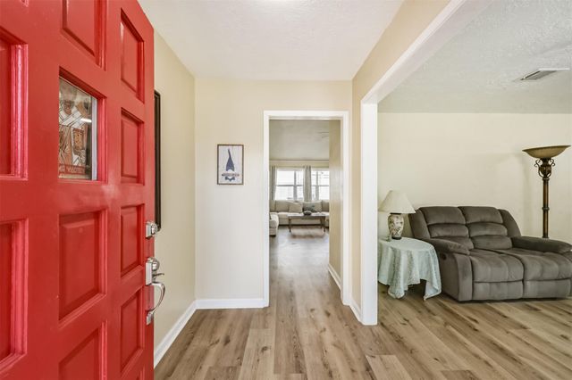 2011 N Palm Court, Pasadena, TX 77502