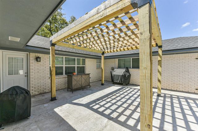 2011 N Palm Court, Pasadena, TX 77502