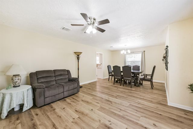 2011 N Palm Court, Pasadena, TX 77502