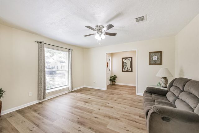 2011 N Palm Court, Pasadena, TX 77502